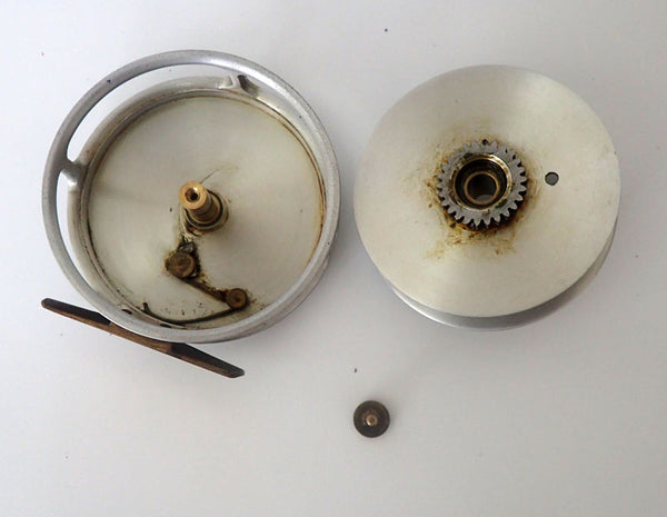 R824 HARDY FLY REEL 3-3/8